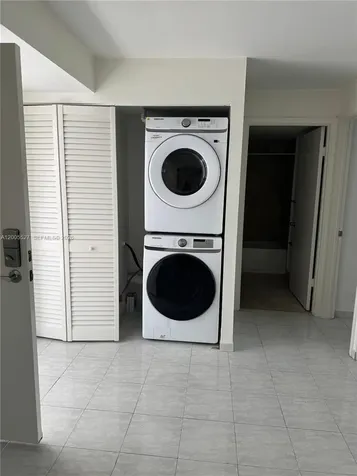 6725 Harding Avenue Miami Beach FL 33141