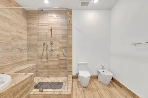 15811 SE Collins Avenue Sunny Isles Beach FL 33160