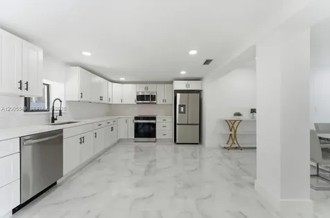 1810 NE 161st Street North Miami Beach FL 33162