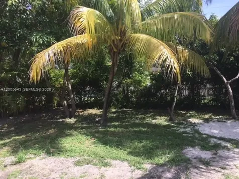 805 NE 138th Street North Miami FL 33161