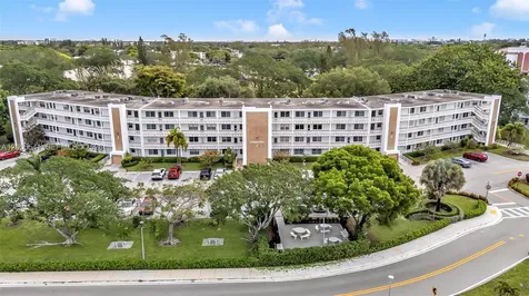1038 Lyndhurst J Deerfield Beach FL 33442