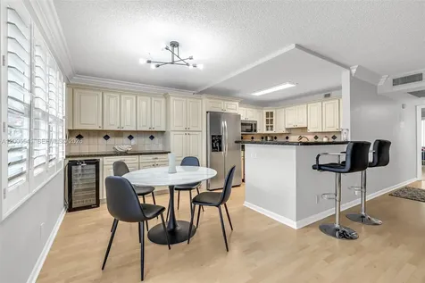 1038 Lyndhurst J Deerfield Beach FL 33442