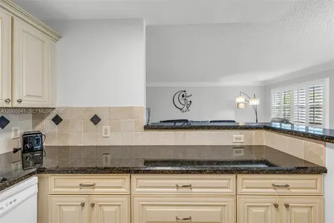 1038 Lyndhurst J Deerfield Beach FL 33442