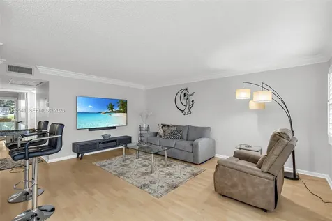 1038 Lyndhurst J Deerfield Beach FL 33442