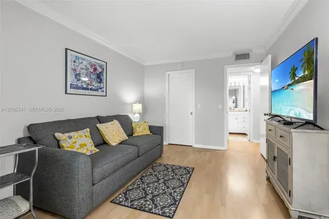 1038 Lyndhurst J Deerfield Beach FL 33442