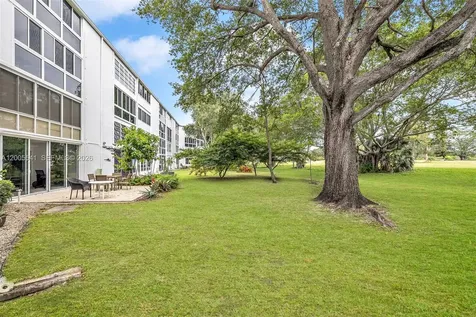 1038 Lyndhurst J Deerfield Beach FL 33442