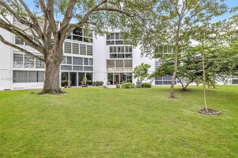 1038 Lyndhurst J Deerfield Beach FL 33442
