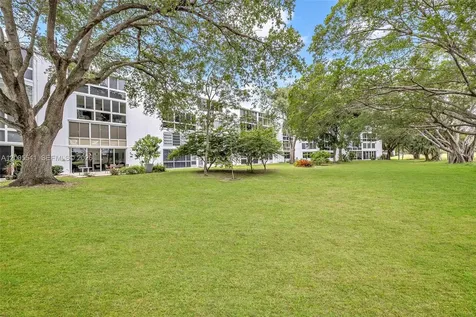 1038 Lyndhurst J Deerfield Beach FL 33442