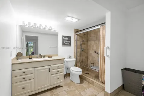1038 Lyndhurst J Deerfield Beach FL 33442