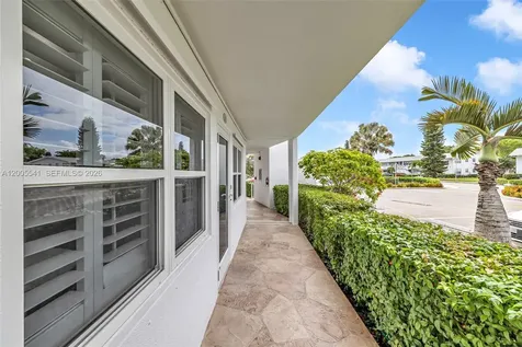 1038 Lyndhurst J Deerfield Beach FL 33442