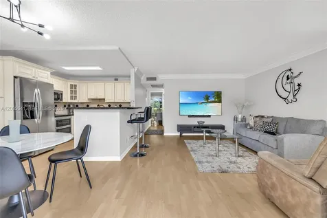 1038 Lyndhurst J Deerfield Beach FL 33442