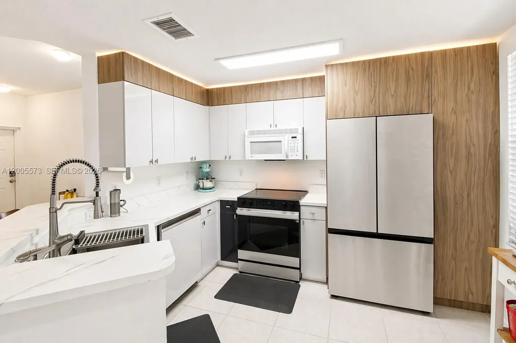 8940 NE 8th Avenue Miami FL 33138
