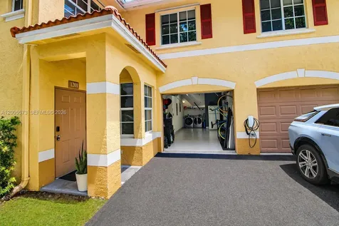 8940 NE 8th Avenue Miami FL 33138