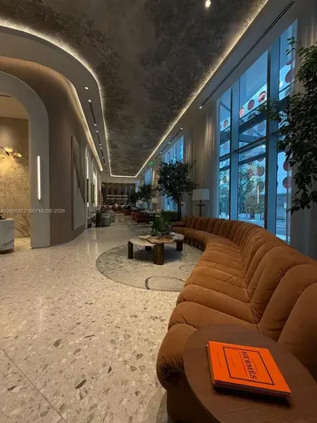 77 SE 5 Miami FL 33131