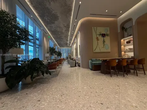 77 SE 5 Miami FL 33131