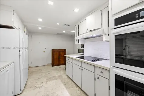 5255 Collins Avenue Miami Beach FL 33140