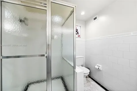 5255 Collins Avenue Miami Beach FL 33140