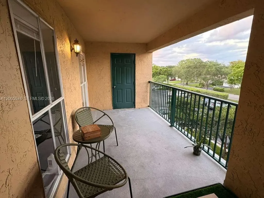 833 Riverside Drive Coral Springs FL 33071