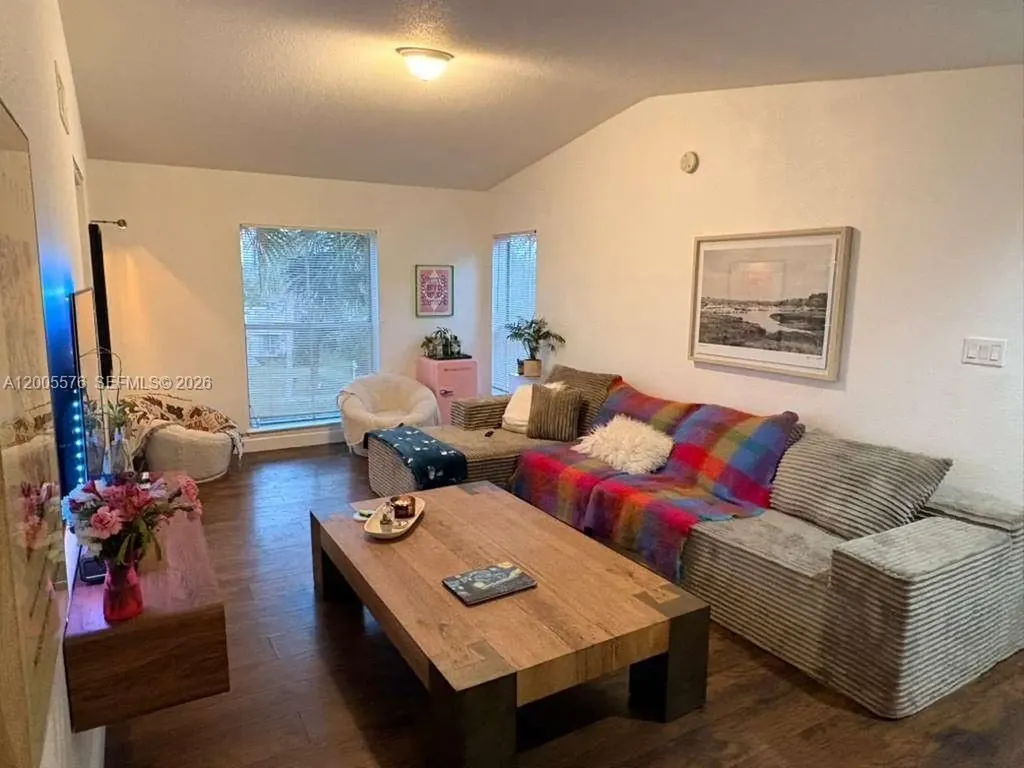 833 Riverside Drive Coral Springs FL 33071