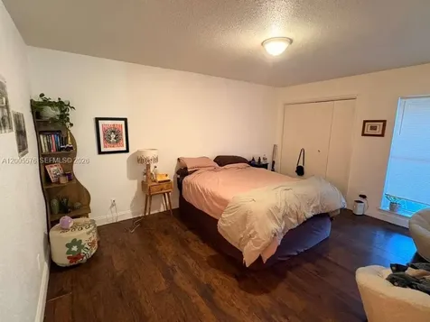 833 Riverside Drive Coral Springs FL 33071