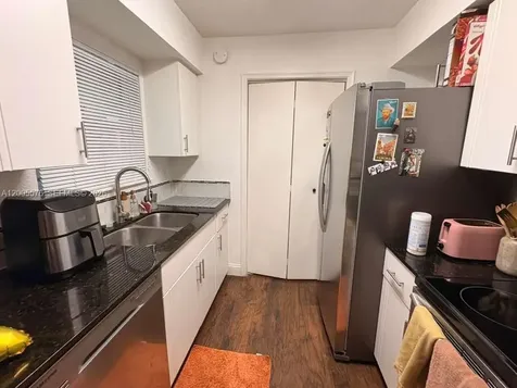 833 Riverside Drive Coral Springs FL 33071