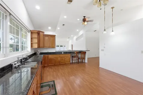 4361 NE 13th Terrace Oakland Park FL 33334