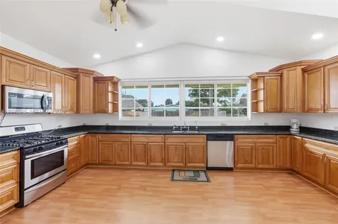 4361 NE 13th Terrace Oakland Park FL 33334