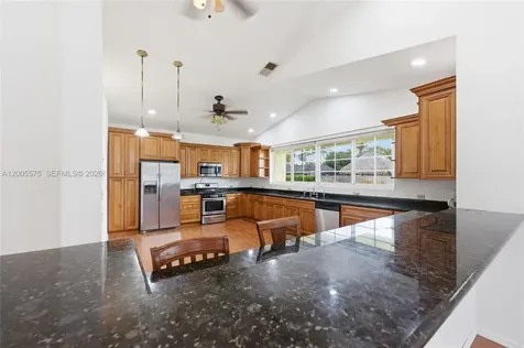 4361 NE 13th Terrace Oakland Park FL 33334
