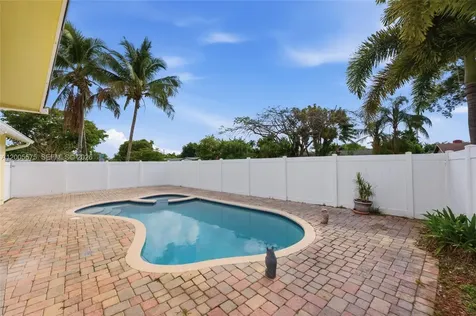4361 NE 13th Terrace Oakland Park FL 33334