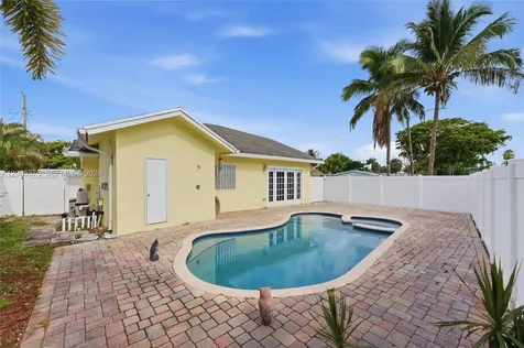 4361 NE 13th Terrace Oakland Park FL 33334