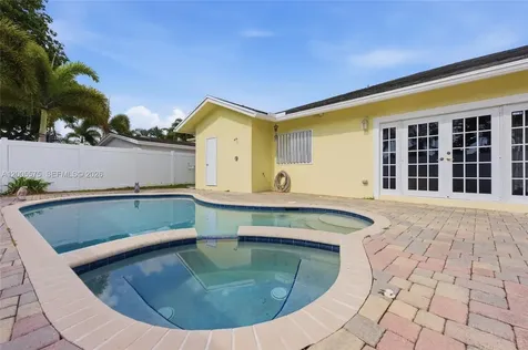 4361 NE 13th Terrace Oakland Park FL 33334