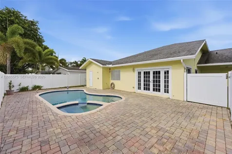 4361 NE 13th Terrace Oakland Park FL 33334