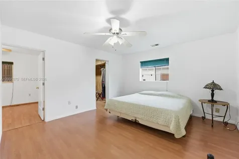 4361 NE 13th Terrace Oakland Park FL 33334