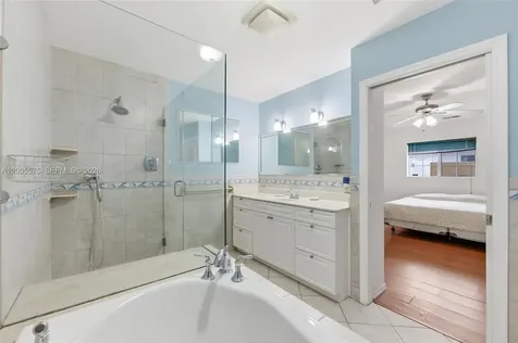 4361 NE 13th Terrace Oakland Park FL 33334