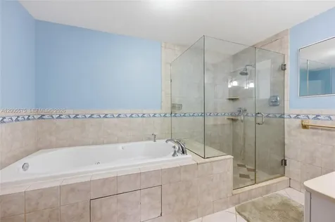 4361 NE 13th Terrace Oakland Park FL 33334