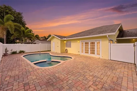 4361 NE 13th Terrace Oakland Park FL 33334