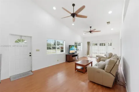 4361 NE 13th Terrace Oakland Park FL 33334
