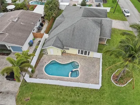 4361 NE 13th Terrace Oakland Park FL 33334