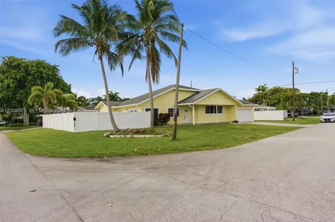 4361 NE 13th Terrace Oakland Park FL 33334