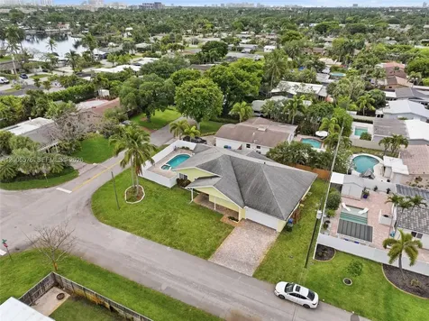 4361 NE 13th Terrace Oakland Park FL 33334