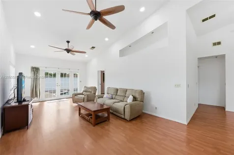 4361 NE 13th Terrace Oakland Park FL 33334