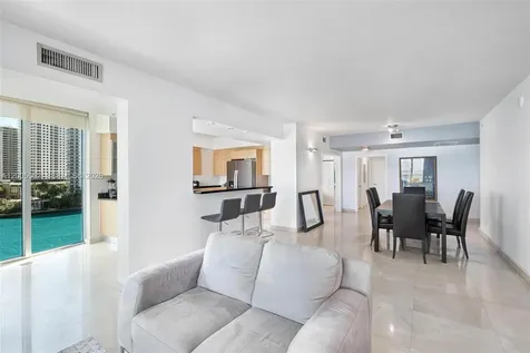 325 S Biscayne Boulevard Miami FL 33131