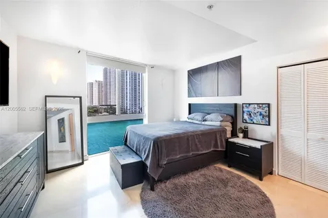 325 S Biscayne Boulevard Miami FL 33131