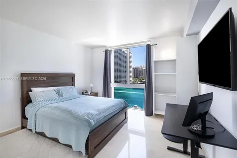 325 S Biscayne Boulevard Miami FL 33131