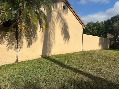 6633 NW 178th Terrace Hialeah FL 33015