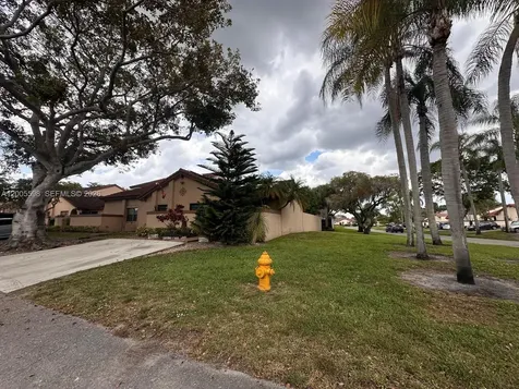 6633 NW 178th Terrace Hialeah FL 33015