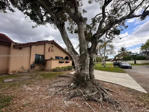 6633 NW 178th Terrace Hialeah FL 33015