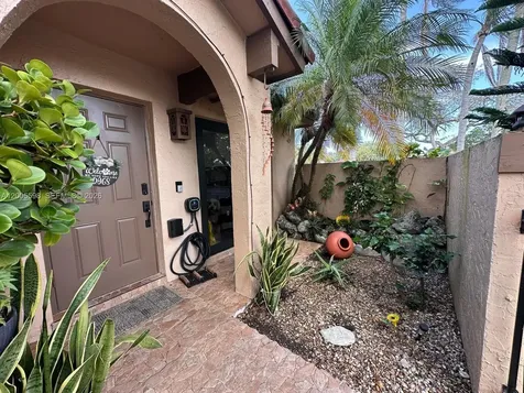 6633 NW 178th Terrace Hialeah FL 33015