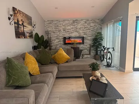 6633 NW 178th Terrace Hialeah FL 33015