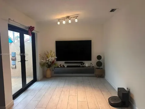 6633 NW 178th Terrace Hialeah FL 33015